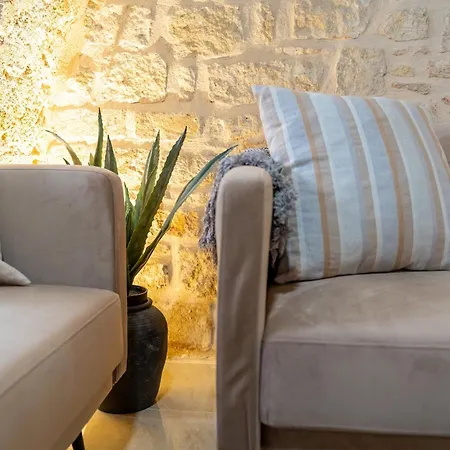 The Storybook Maisonette Walk Old Town & In Minutes Vakantiehuis *